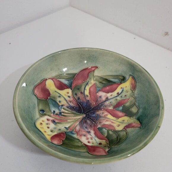Vintage Moorcroft Lilly Pin Dish - Picture 2 of 6